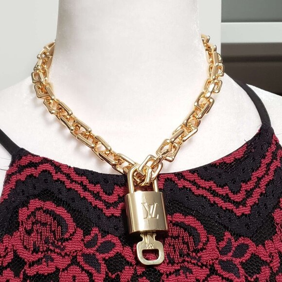 100% Auth Louis Vuitton Lock & Key with Unbranded Gold Plated Chain Necklace - Picture 2 of 9